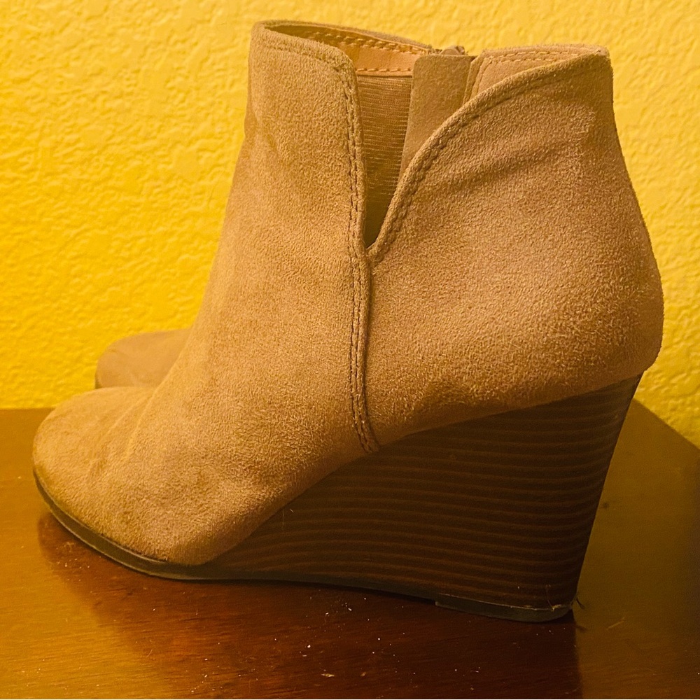 Suede booties (soda) brand